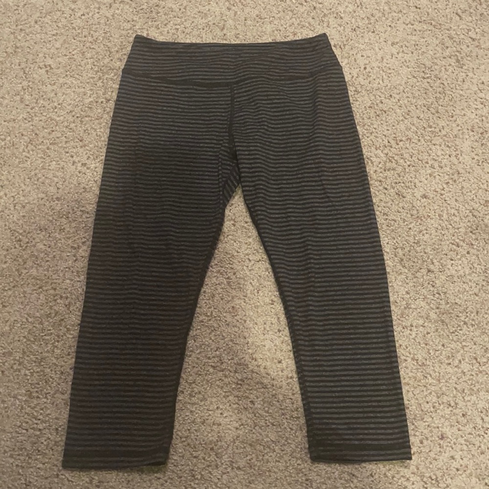 🎉SALE🎉KYODAN  Stripe Workout Capri Pants